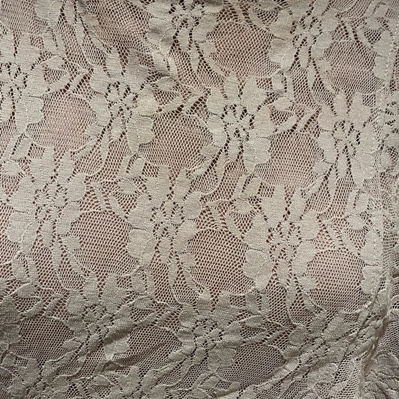 Lace ruffle top - Picture 6 of 8